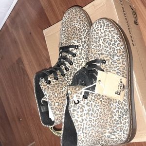 Brand new Dr Martens women's Hackney model size us ladies 10